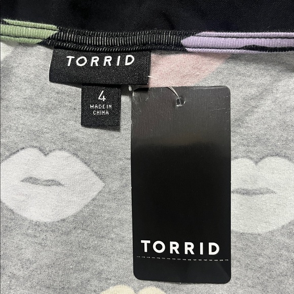 Torrid Dress Sz 4XL Black Dress with Colorful Lip Print Special Events Valentine - Picture 8 of 8